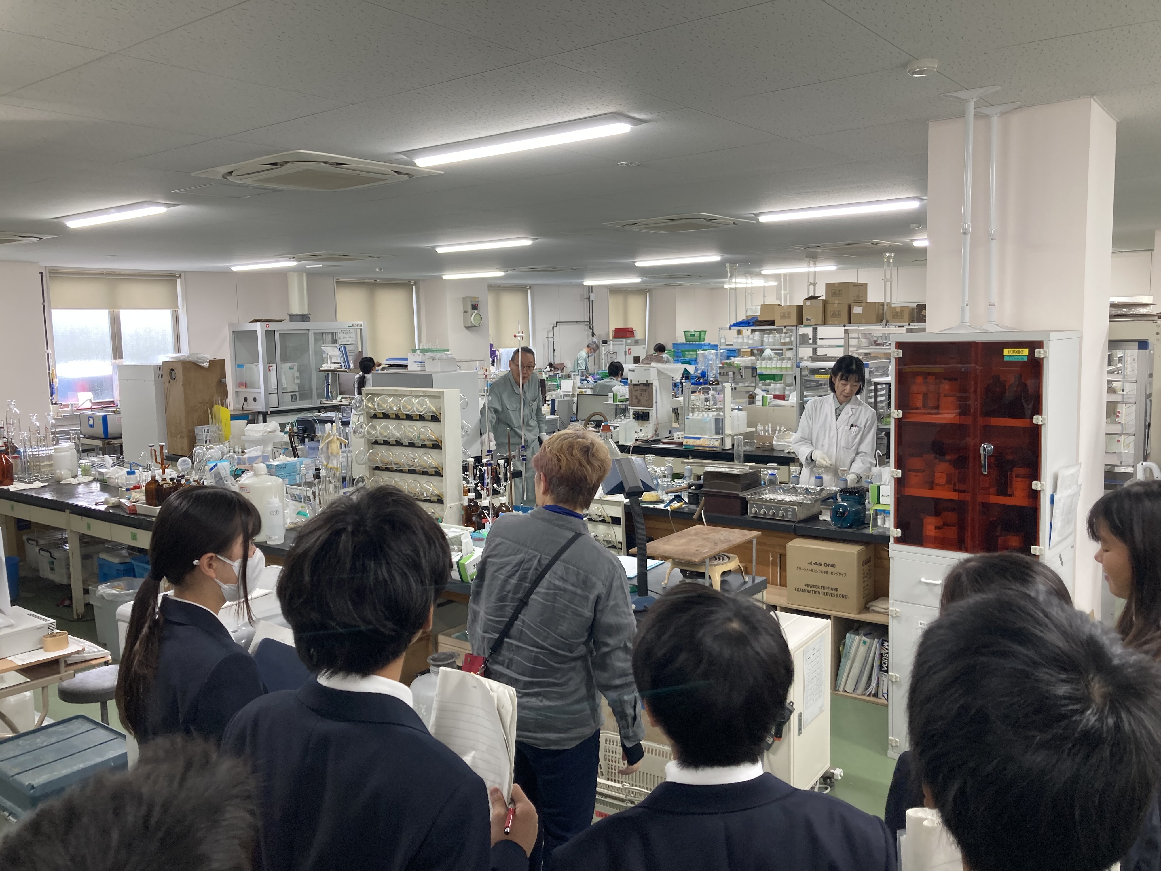 見学の様子写真2